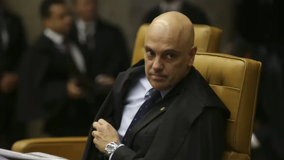 Descartado e trocado por Tarcísio, Bolsonaro vira réu na pior fase