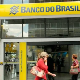 Banco do Brasil fecha acordo, paga PLR e põe fim à paralisação, enquanto Caixa ainda mantém greve