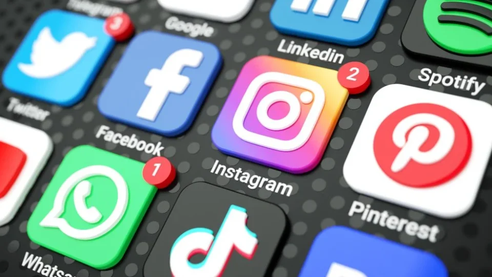 Centrão e oposição querem limitar regulação das redes e temas denunciados por Felca