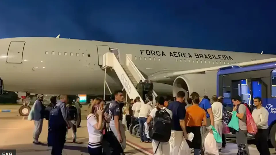 Brasileiros deportados dos Estados Unidos são obrigados a deixar tudo pra trás