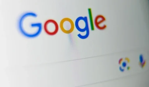 Vai sozinho? Buscas por ‘viagem solo’ batem recorde de pesquisas no Google