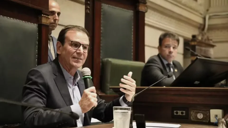 Sob críticas, Paes anuncia criação de Força Municipal armada no Rio de Janeiro