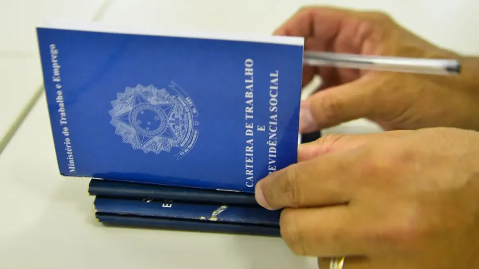 Fevereiro tem maior geração de emprego formal da história, com 432 mil vagas