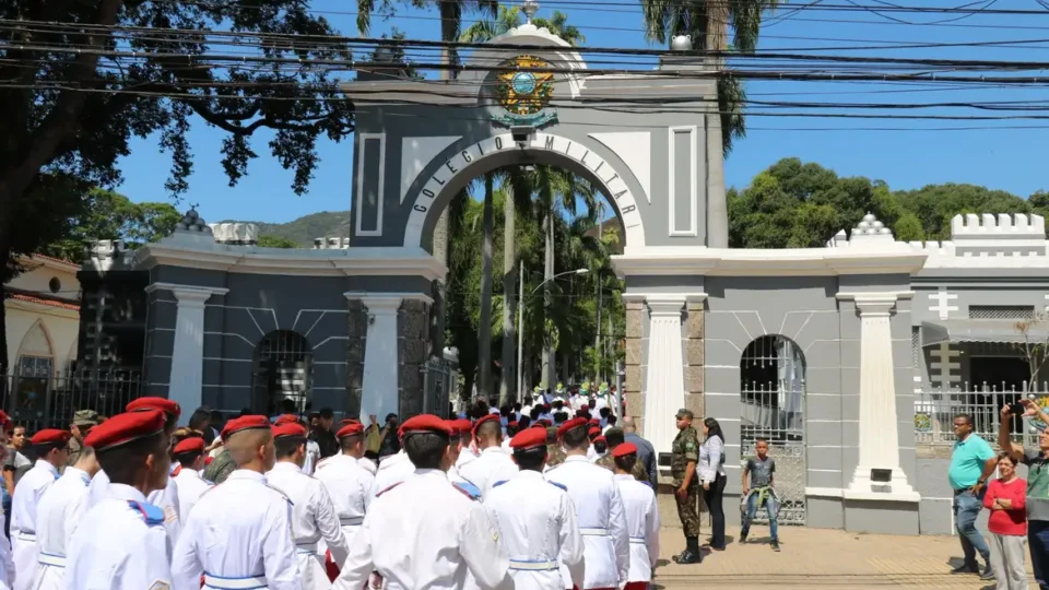Justiça obriga Exército a implantar cotas na admissão de alunos em colégios militares