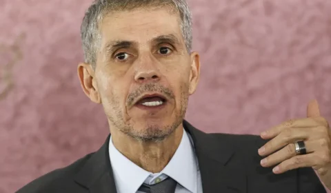 Sidônio repreende ministro e orienta reação do governo a medidas de Trump