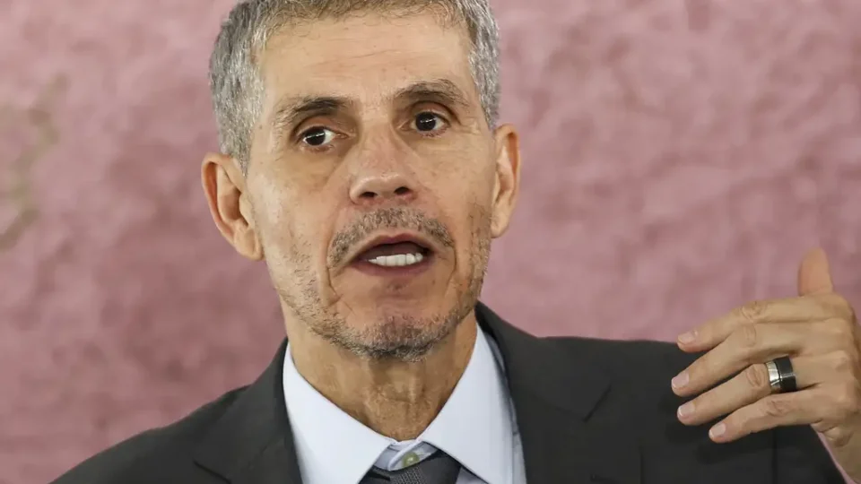 Sidônio repreende ministro e orienta reação do governo a medidas de Trump