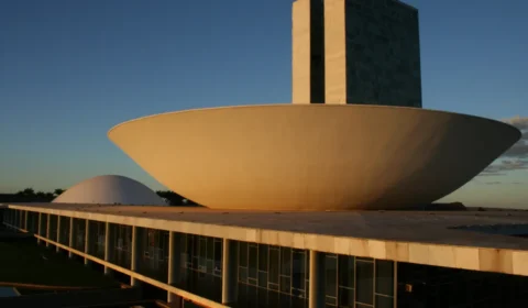Congresso fecha acordo para vetos sobre Bolsa Família, energia e privilégios da Câmara