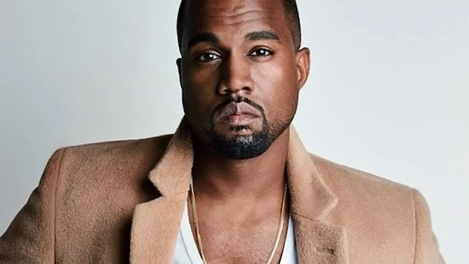 Marca de Kanye West vende camisetas com suástica e conta do rapper desaparece no X