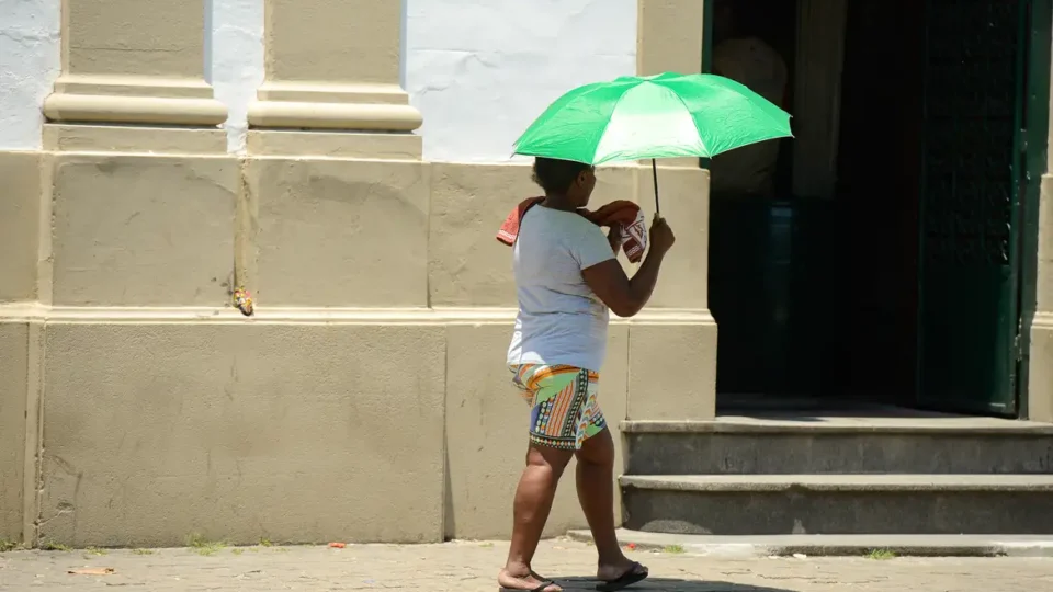 Onda de calor segue e regiões Norte e Sul podem ter temporais; veja a previsão