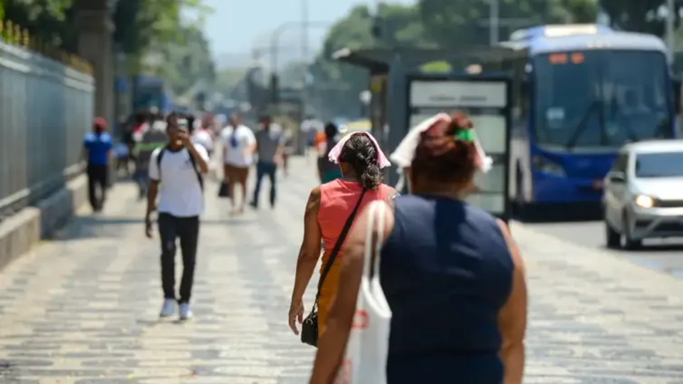 Rio atinge nível 4 de calor pela primeira vez e abre pontos de resfriamento