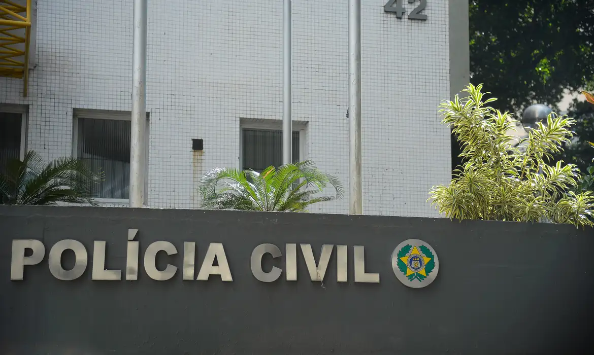 Polícia