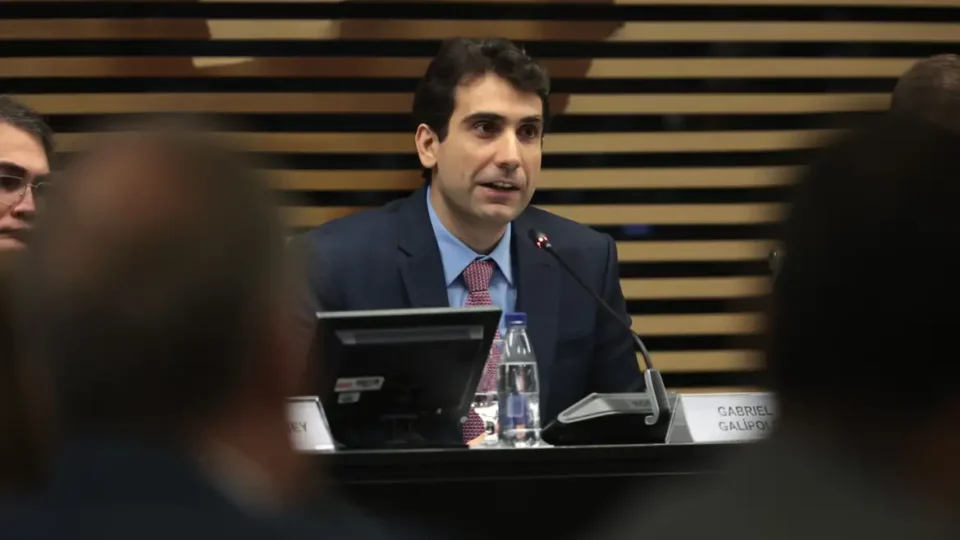 Brasil deve sofrer menos que outros países com tarifas, diz Galípolo