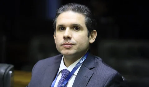 Centrão de Hugo Motta rasgou Oração de São Francisco