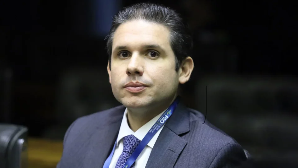 Centrão de Hugo Motta rasgou Oração de São Francisco