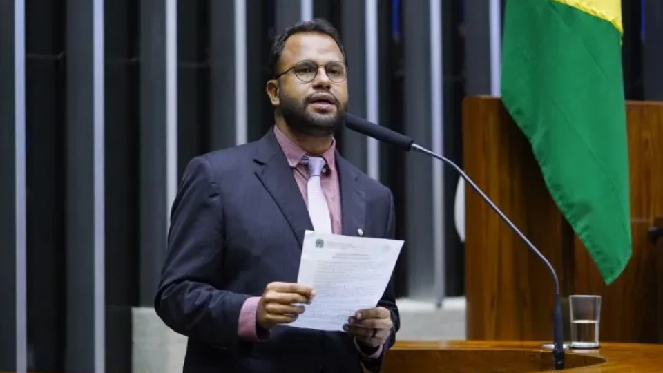 Deputado do PSOL mobiliza campanha antianistia para golpistas do 8 de janeiro