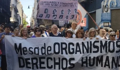 Marcha antifascista reúne milhares nas ruas de Buenos Aires em resposta à declarações de Milei