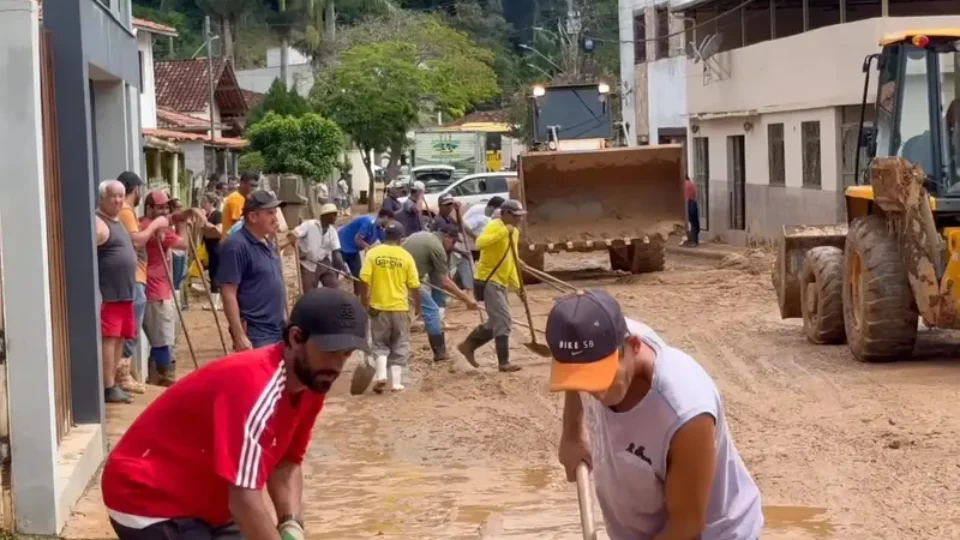 Zema veta recursos para Defesa Civil em período crítico de chuvas em Minas Gerais