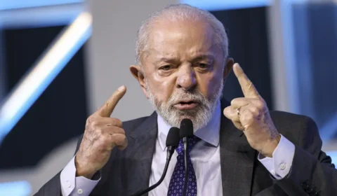 Lula diz que governo irá reagir caso Trump taxe o aço