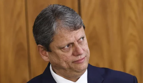 Moraes arquiva pedido para incluir Tarcísio em inquérito do golpe
