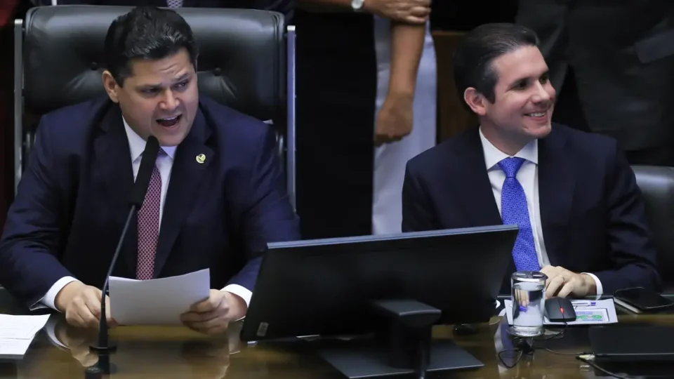 Alcolumbre: decisões do STF devem ser respeitadas, mas sem cerceamento