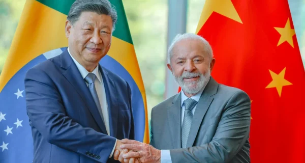 Em recado aos EUA, Xi Jinping diz a Lula que China apoia Brasil contra ‘interferência externa’