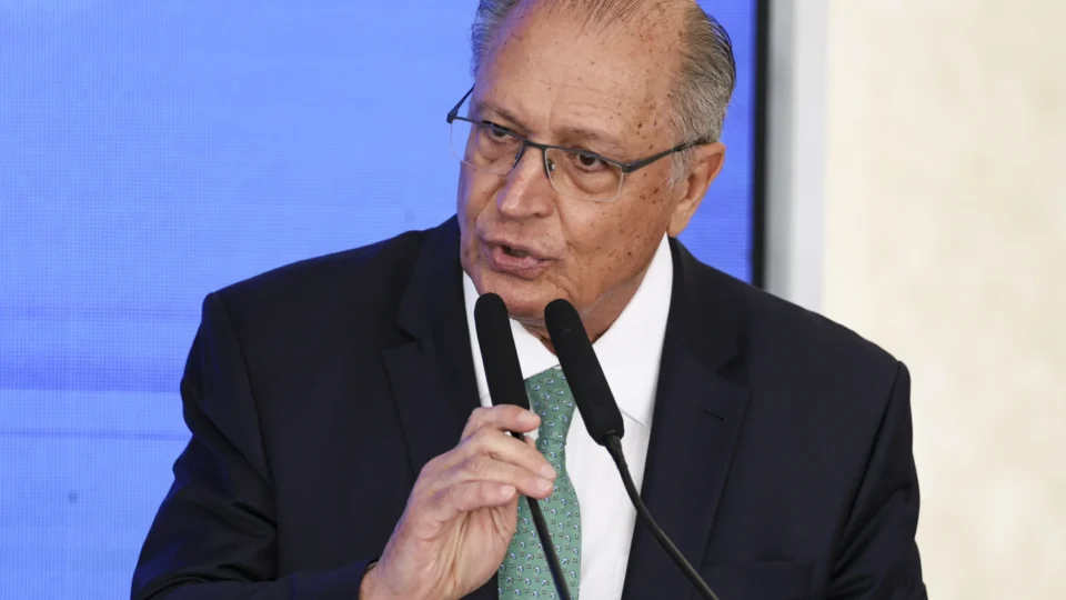 EUA aliviam tarifas de produtos brasileiros derivados de aço e alumínio, anuncia Alckmin