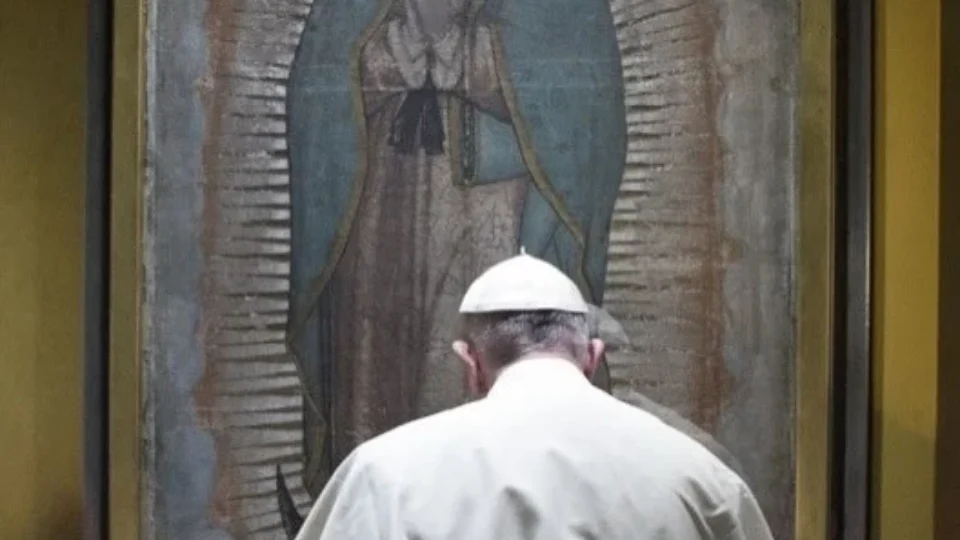 Papa Francisco segue em estado crítico e tem insuficiência renal, diz Vaticano