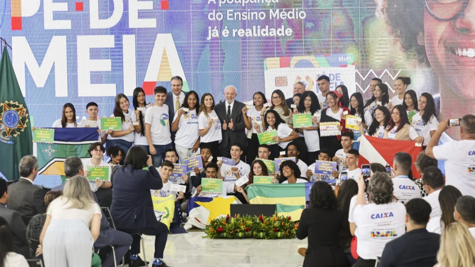 Pé-de-Meia: Ministro do TCU sugere ajustes para que programa tenha continuidade