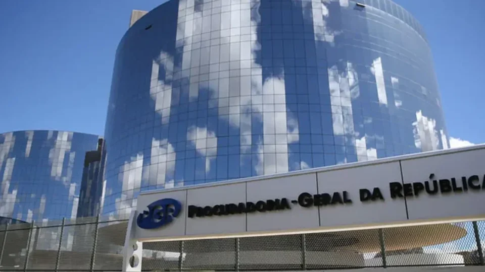 PGR perde aparelhos eletrônicos de policiais investigados no 8 de janeiro