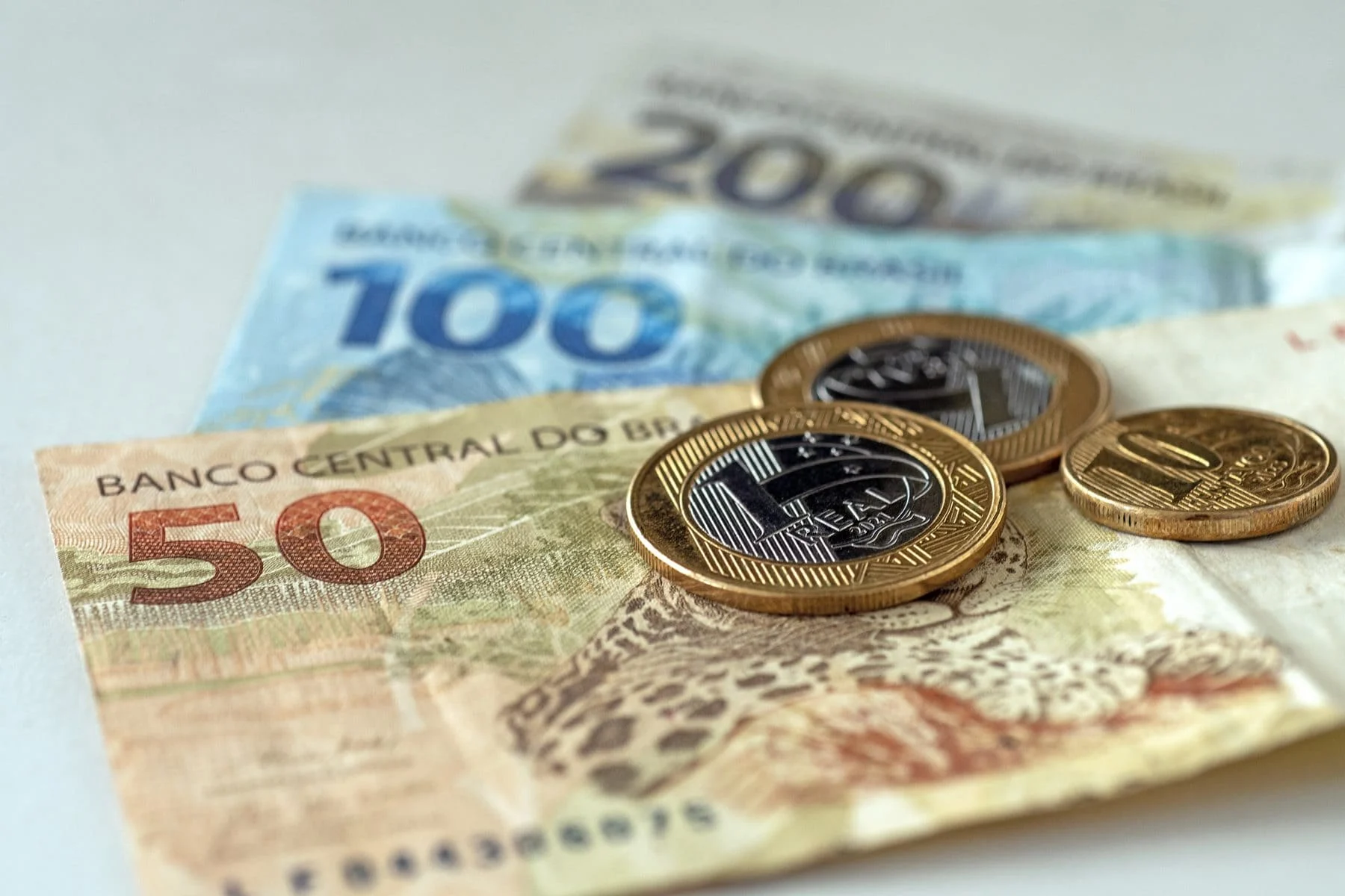 O governo federal fixou o salário mínimo a ser pago no país em 2025 no valor de R$1.518,00. Imagem: Divulgação