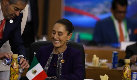 Presidente do México diz que tarifas de Trump serão suspensas por um mês