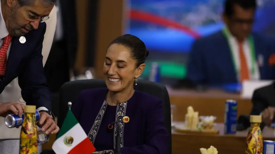 Presidente do México diz que tarifas de Trump serão suspensas por um mês