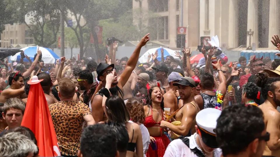 Carnaval deve ser de calor forte e pouca chuva na maior parte do país