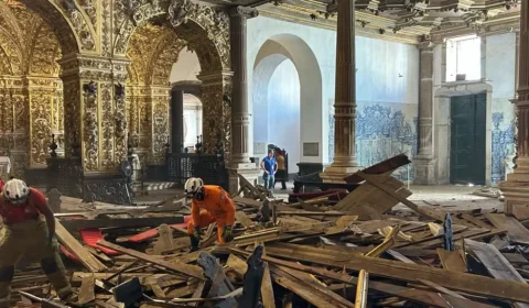 Teto de igreja histórica, a ‘igreja de ouro’, desaba em Salvador e mata uma pessoa