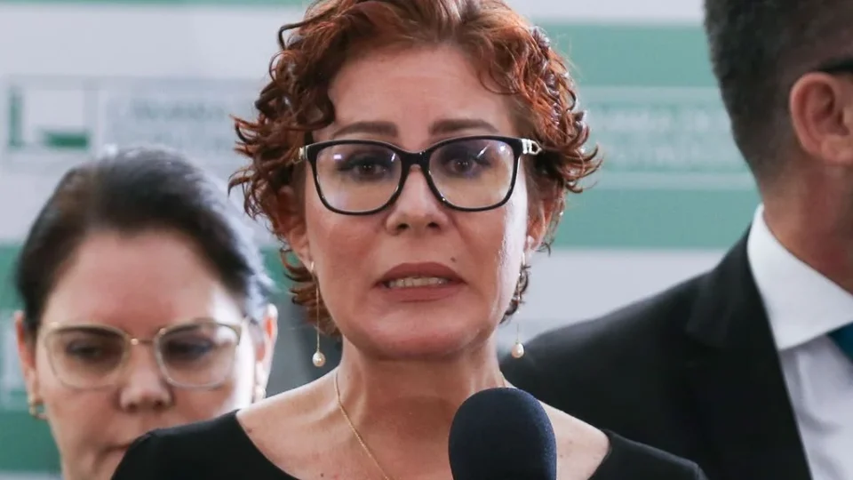STF tem três votos a zero para condenar Carla Zambelli por porte ilegal de arma