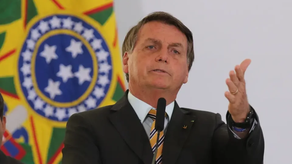 ‘Me prendam, não vou sair do Brasil, vou morrer na cadeia’, diz Bolsonaro
