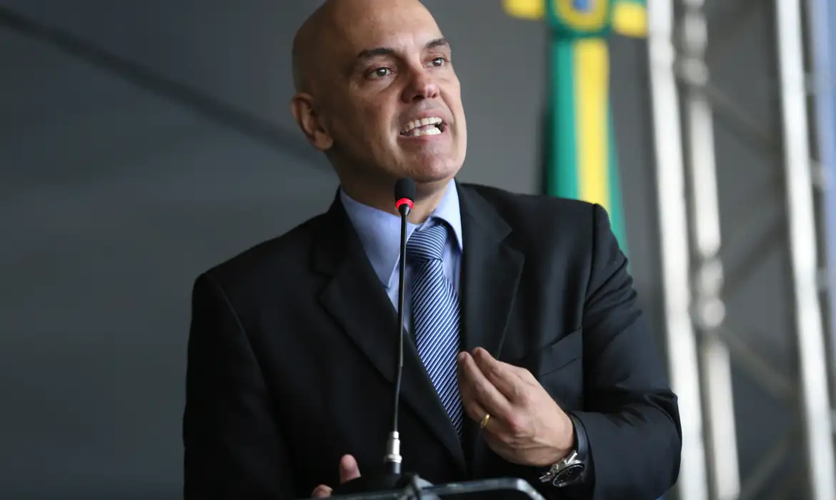 Moraes arquiva inquérito das vacinas