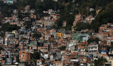 Criminosos sequestram cinco ônibus na zona norte do Rio de Janeiro