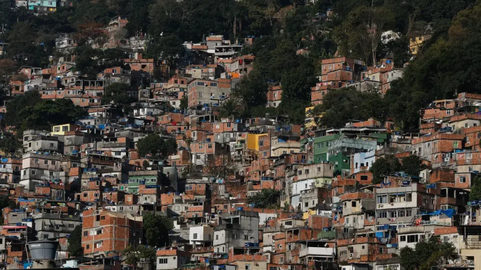 Criminosos sequestram cinco ônibus na zona norte do Rio de Janeiro