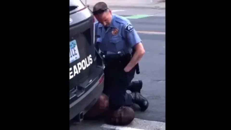 Musk indica apoio a perdão para policial que matou George Floyd; irmão da vítima protesta