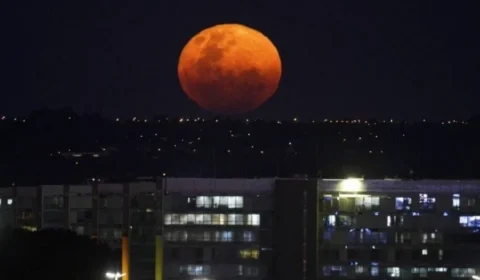 Eclipse lunar conhecido como ‘Lua de Sangue’ será visível no Brasil