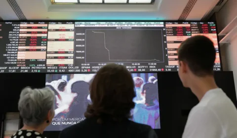 Bomba não detonada da 2ª Guerra fecha estação em Paris e interrompe tráfego de trens