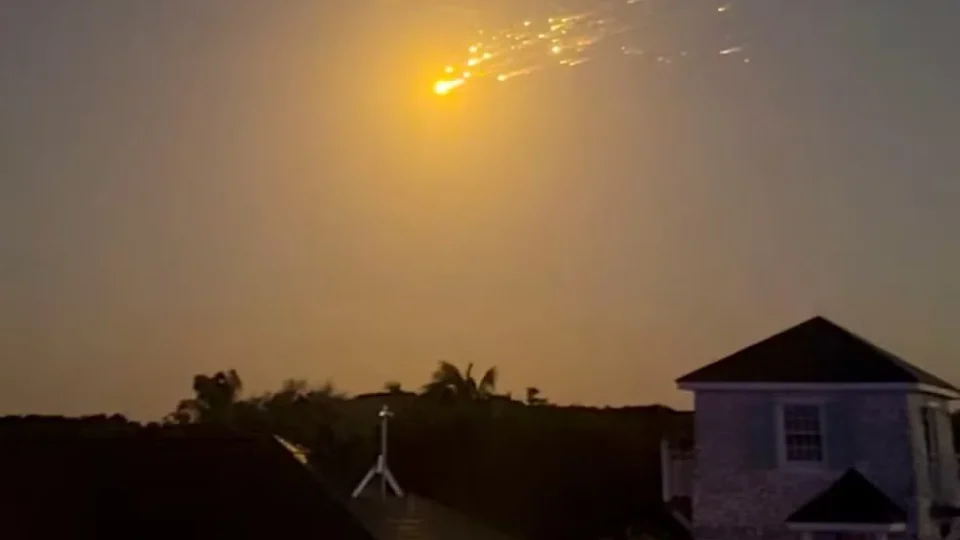 Fragmentos de nave da SpaceX, de Musk, rasgam os céus e causam atrasos em voos nos EUA