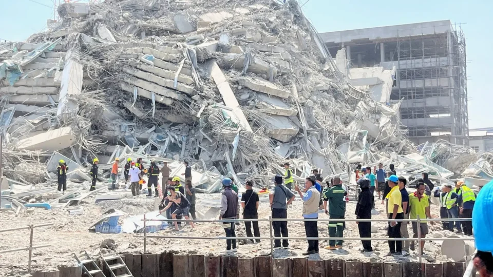 Forte terremoto na Ásia deixa mais de 20 mortos