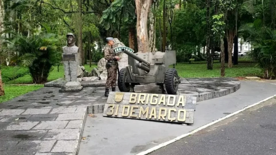 AGU contraria Exército e aceita retirar homenagem ao golpe em quartel em MG