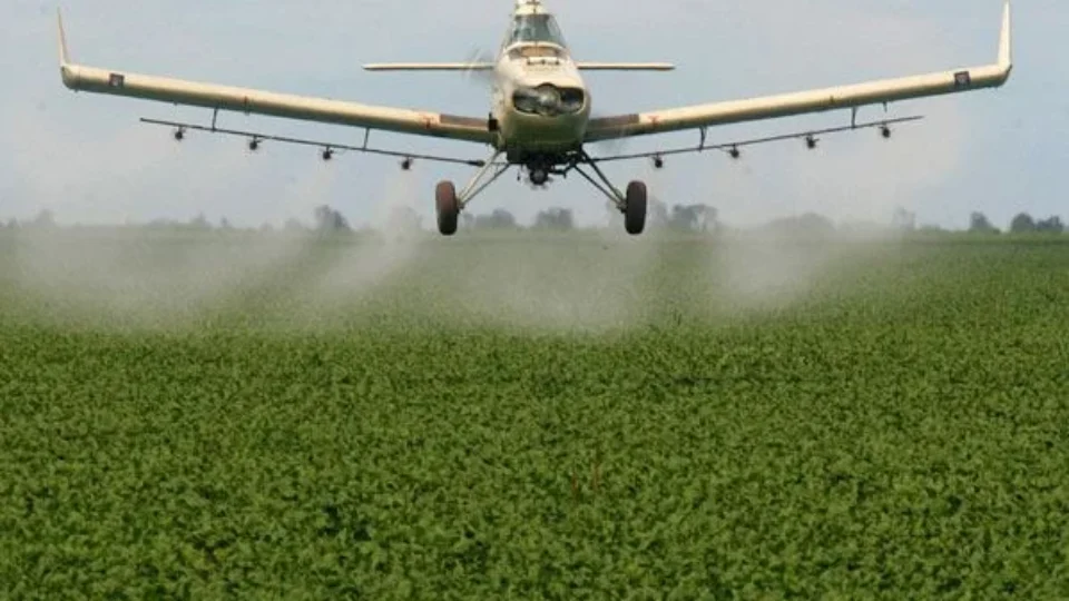 Mato Grosso reduz distância para uso de agrotóxico em propriedades perto de rios