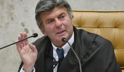 Fux diz que fará revisão de pena no caso Débora e que STF julga 8/1 sob emoção