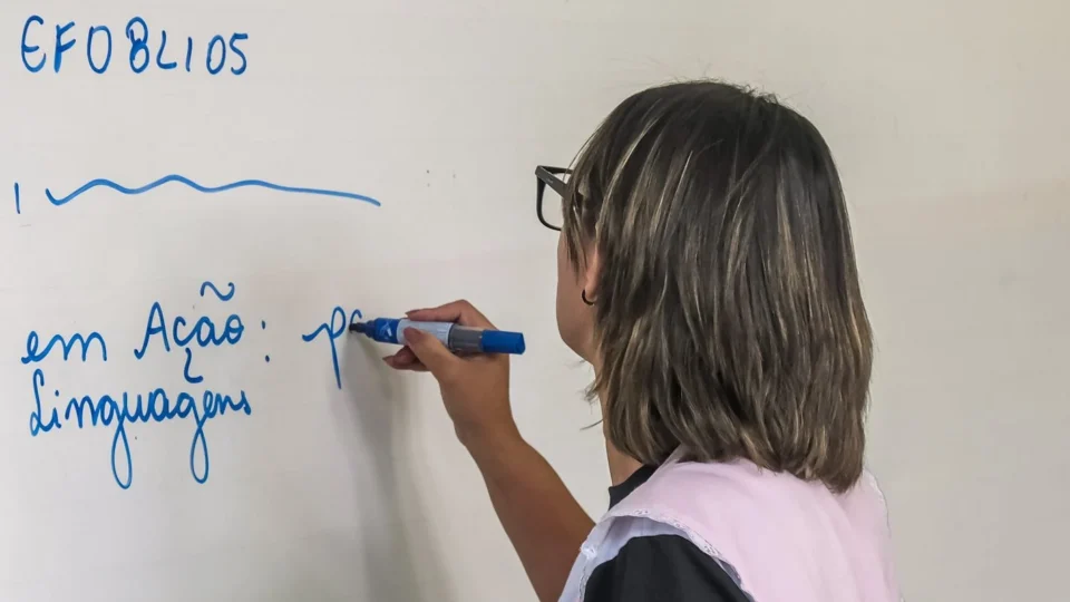 Escolas querem abolir pagamento a professor por prova a alunos com deficiência