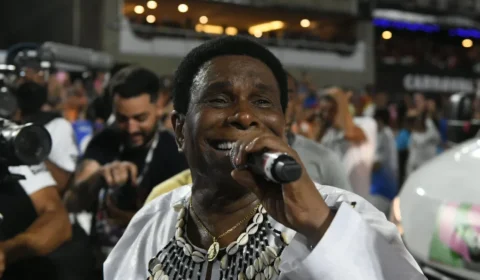 Desfile da Beija-Flor é destaque, com homenagem a Laíla e despedida emocionada de Neguinho