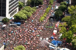 Megabloco de Ludmilla leva centenas de milhares de pessoas ao Centro do Rio